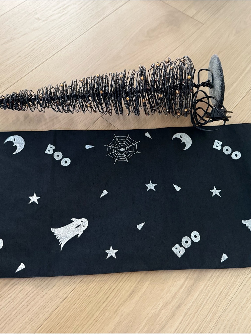 Halloween Bundle!! 👻
Light-Up Black Halloween Tree & Embroidered Table Runner Se